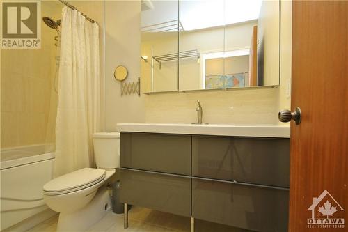 872 Stanstead Road, Ottawa, ON - Indoor Photo Showing Bathroom