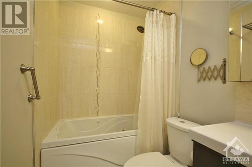 872 Stanstead Road, Ottawa, ON - Indoor Photo Showing Bathroom