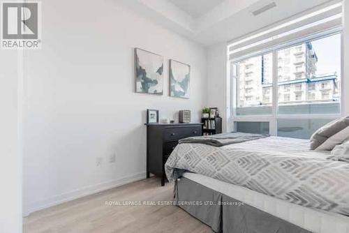 519 - 460 Dundas Street E, Hamilton (Waterdown), ON - Indoor Photo Showing Bedroom