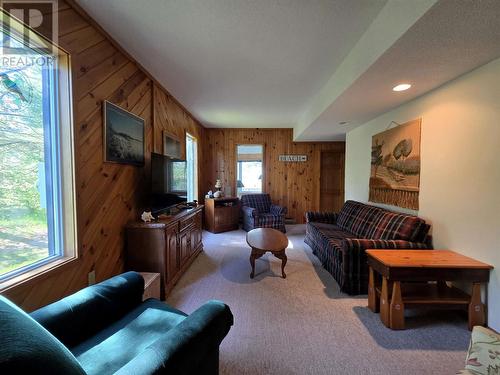 35 Pine Ridge Rd, Huron Shores, ON - Indoor Photo Showing Living Room