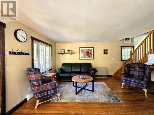 35 Pine Ridge Rd, Huron Shores, ON - Indoor Photo Showing Living Room