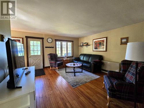 35 Pine Ridge Rd, Huron Shores, ON - Indoor Photo Showing Living Room