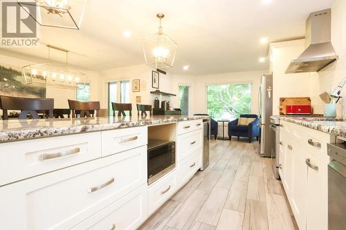 125 Louise Ave, Sault Ste. Marie, ON - Indoor Photo Showing Kitchen With Upgraded Kitchen