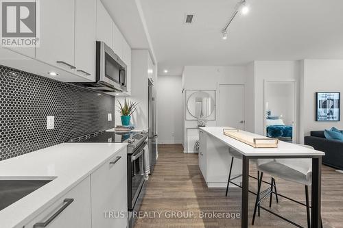 1102 - 1808 St. Clair Avenue W, Toronto (Junction Area), ON - Indoor Photo Showing Kitchen With Upgraded Kitchen