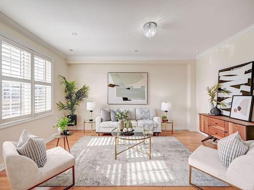 106 Naperton Dr E, Brampton, ON - Indoor Photo Showing Living Room