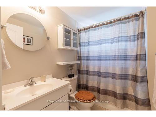 908-6400 Huggins St, Niagara Falls, ON - Indoor Photo Showing Bathroom