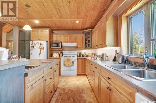 Pitt Acreage, Preeceville Rm No. 334, SK - Indoor Photo Showing Kitchen With Double Sink