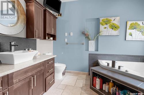 249 Wood Lily Drive, Moose Jaw, SK - Indoor Photo Showing Bathroom