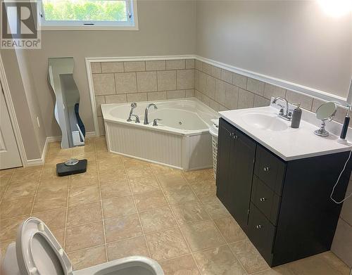 5840 Telfer Road, Sarnia, ON - Indoor Photo Showing Bathroom