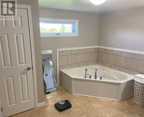 5840 Telfer Road, Sarnia, ON - Indoor Photo Showing Bathroom