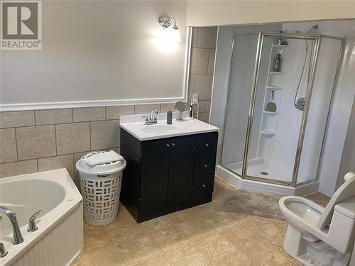 5840 Telfer Road, Sarnia, ON - Indoor Photo Showing Bathroom