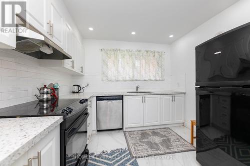 20 - 366 Driftwood Avenue, Toronto, ON - Indoor Photo Showing Kitchen