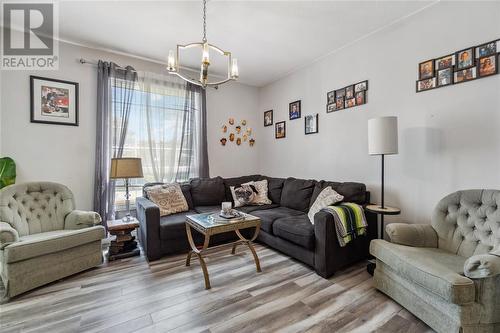 358 Davis Street, Sarnia, ON - Indoor Photo Showing Living Room