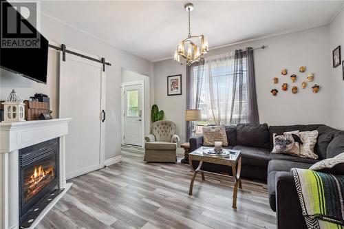 358 Davis Street, Sarnia, ON - Indoor Photo Showing Living Room With Fireplace