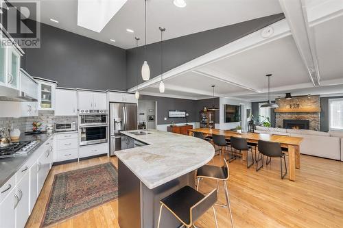 3075 Lake View Avenue, Plympton-Wyoming, ON - Indoor Photo Showing Kitchen With Upgraded Kitchen