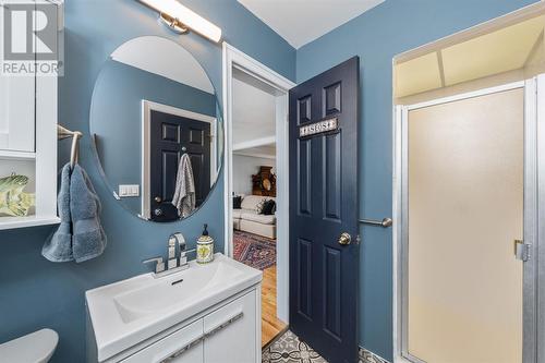 3075 Lake View Avenue, Plympton-Wyoming, ON - Indoor Photo Showing Bathroom