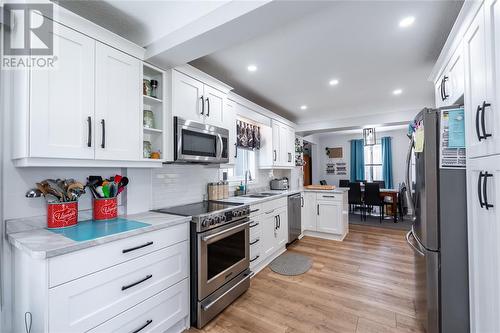 529 Roosevelt Drive, Sarnia, ON - Indoor Photo Showing Kitchen With Upgraded Kitchen