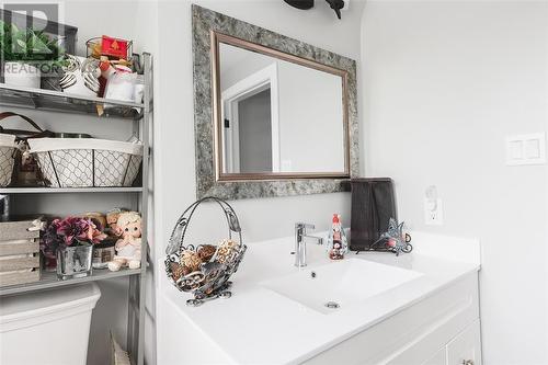 529 Roosevelt Drive, Sarnia, ON - Indoor Photo Showing Bathroom