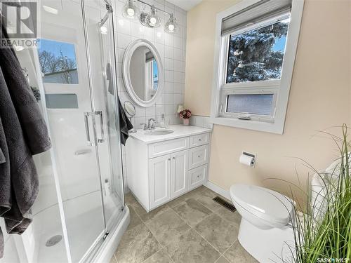 348 Powell Crescent, Swift Current, SK - Indoor Photo Showing Bathroom