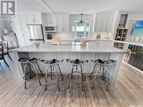 348 Powell Crescent, Swift Current, SK - Indoor Photo Showing Kitchen With Stainless Steel Kitchen With Upgraded Kitchen