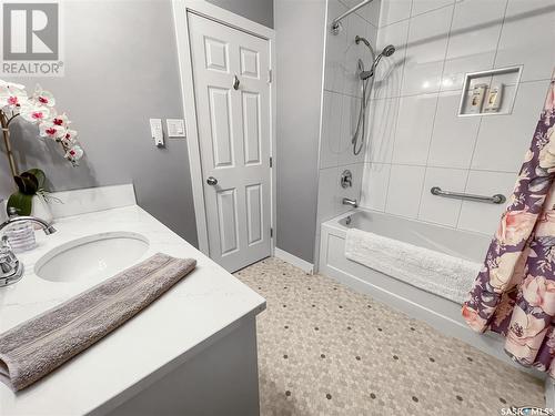 348 Powell Crescent, Swift Current, SK - Indoor Photo Showing Bathroom