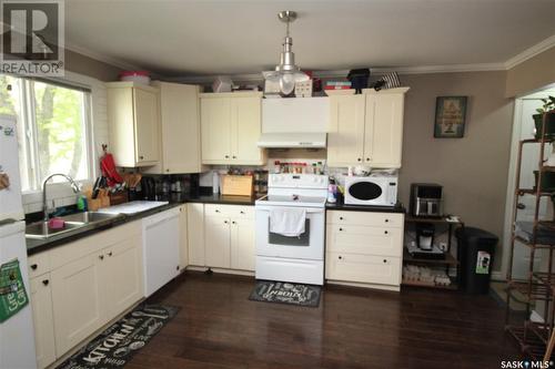 1642 Central Avenue, Saskatoon, SK - Indoor Photo Showing Kitchen With Double Sink