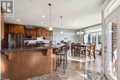 6850 Creekside Drive, Plympton-Wyoming, ON - Indoor Photo Showing Kitchen