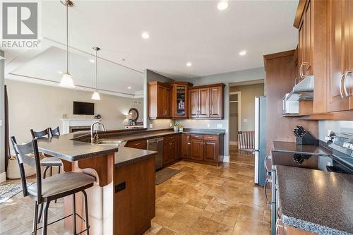 6850 Creekside Drive, Plympton-Wyoming, ON - Indoor Photo Showing Kitchen