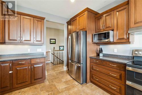 6850 Creekside Drive, Plympton-Wyoming, ON - Indoor Photo Showing Kitchen