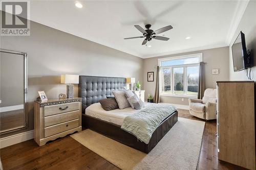 6850 Creekside Drive, Plympton-Wyoming, ON - Indoor Photo Showing Bedroom