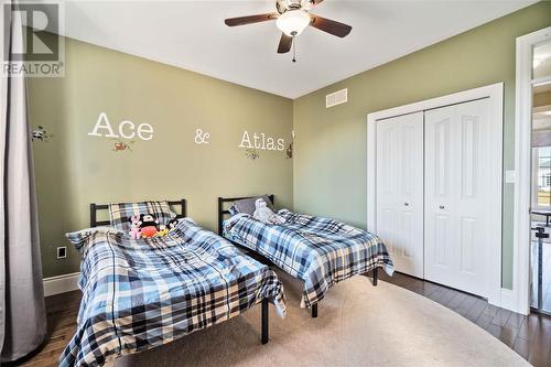 6850 Creekside Drive, Plympton-Wyoming, ON - Indoor Photo Showing Bedroom