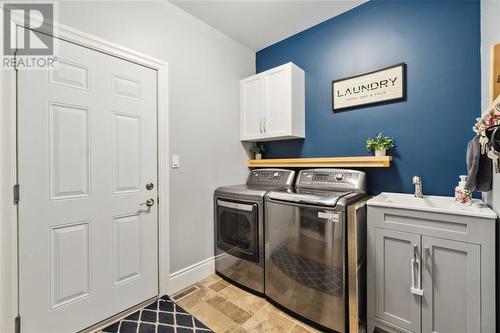 6850 Creekside Drive, Plympton-Wyoming, ON - Indoor Photo Showing Laundry Room