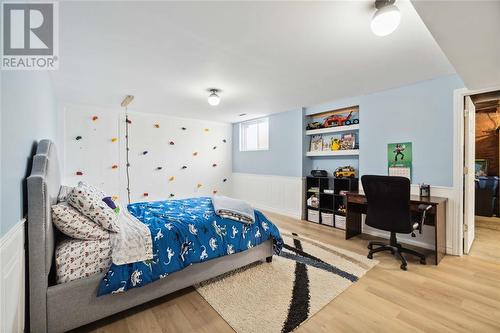 6850 Creekside Drive, Plympton-Wyoming, ON - Indoor Photo Showing Bedroom