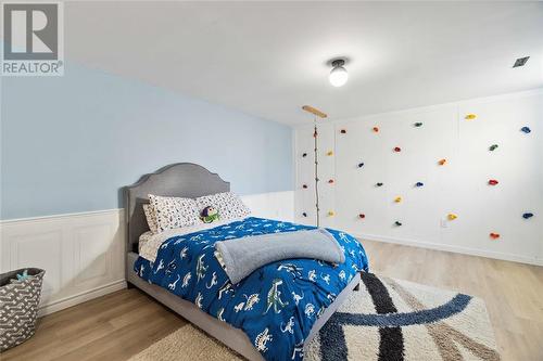 6850 Creekside Drive, Plympton-Wyoming, ON - Indoor Photo Showing Bedroom