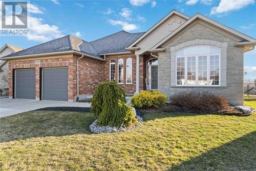 6850 Creekside Drive, Plympton-Wyoming, ON - Outdoor With Facade