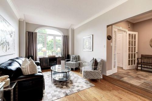 4247 Millcroft Park Drive, Burlington, ON - Indoor Photo Showing Living Room