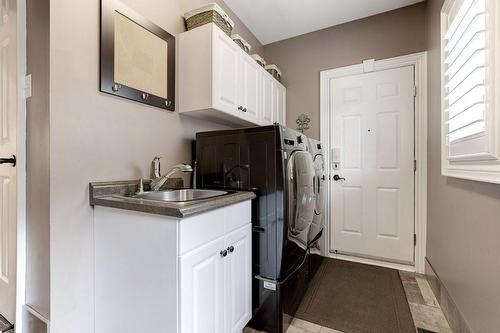 4247 Millcroft Park Drive, Burlington, ON - Indoor Photo Showing Laundry Room