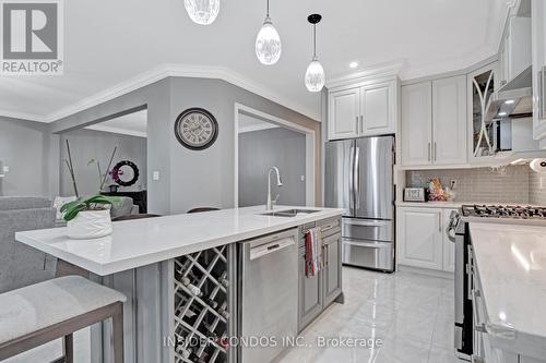 88 Faris Street, Bradford West Gwillimbury, ON - Indoor Photo Showing Kitchen With Stainless Steel Kitchen With Double Sink With Upgraded Kitchen