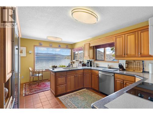 9222 Smith Road, Vernon, BC - Indoor Photo Showing Kitchen