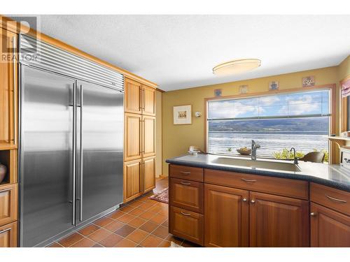 9222 Smith Road, Vernon, BC - Indoor Photo Showing Kitchen