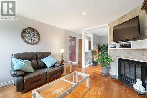 27 Hines Crescent, London, ON - Indoor Photo Showing Living Room With Fireplace