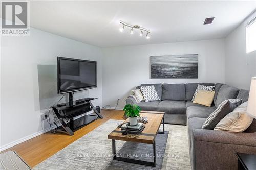 287 Templemead Drive, Hamilton, ON - Indoor Photo Showing Living Room