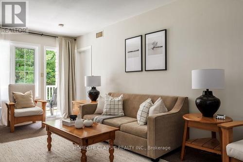 2108-09 - 90 Highland Drive N, Oro-Medonte (Horseshoe Valley), ON - Indoor Photo Showing Living Room