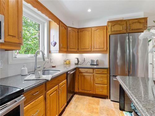 514 4Th Line, Caledonia, ON - Indoor Photo Showing Kitchen