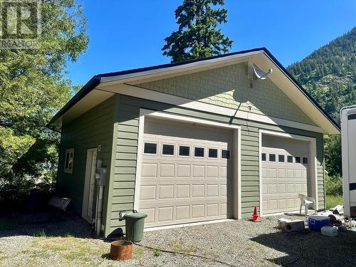 4810 40Th Street, Canyon, BC - Outdoor With Exterior