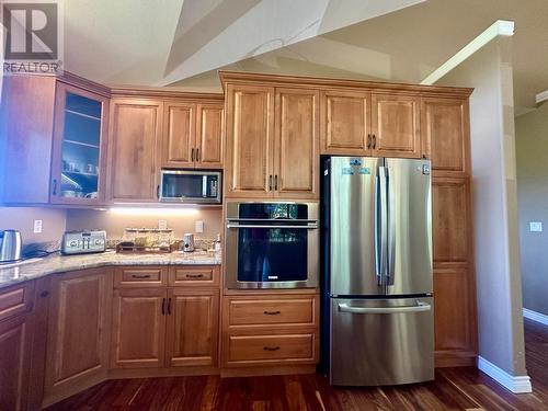 4810 40Th Street, Canyon, BC - Indoor Photo Showing Kitchen