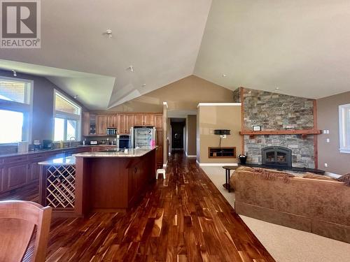 4810 40Th Street, Canyon, BC - Indoor With Fireplace