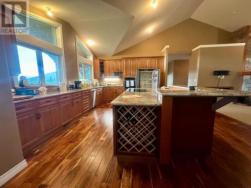 4810 40Th Street, Canyon, BC - Indoor Photo Showing Kitchen