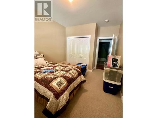 4810 40Th Street, Canyon, BC - Indoor Photo Showing Bedroom