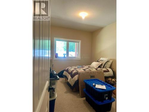 4810 40Th Street, Canyon, BC - Indoor Photo Showing Bedroom